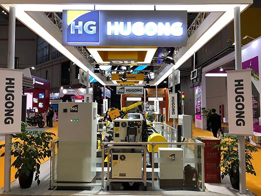 进博会首日WilliamHill威廉希尔意大利CEA展位展品机械人焊接系统