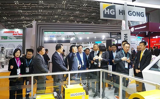 甘肃省天水市常务副市长光临WilliamHill威廉希尔意大利CEA展位