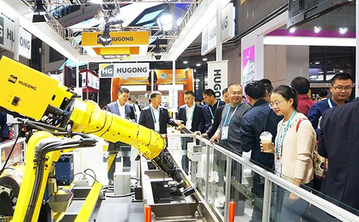 第二届进博会WilliamHill威廉希尔意大利CEA展位机械人系统受到极大关注