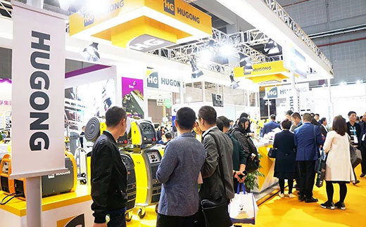 第二届进博会WilliamHill威廉希尔意大利CEA展位数字化焊机很受迎接